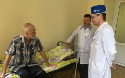 Новости в регионах - Хирурги ГКБ №25 выполнили сложную операцию пациенту с крупной злокачественной опухолью желудка
