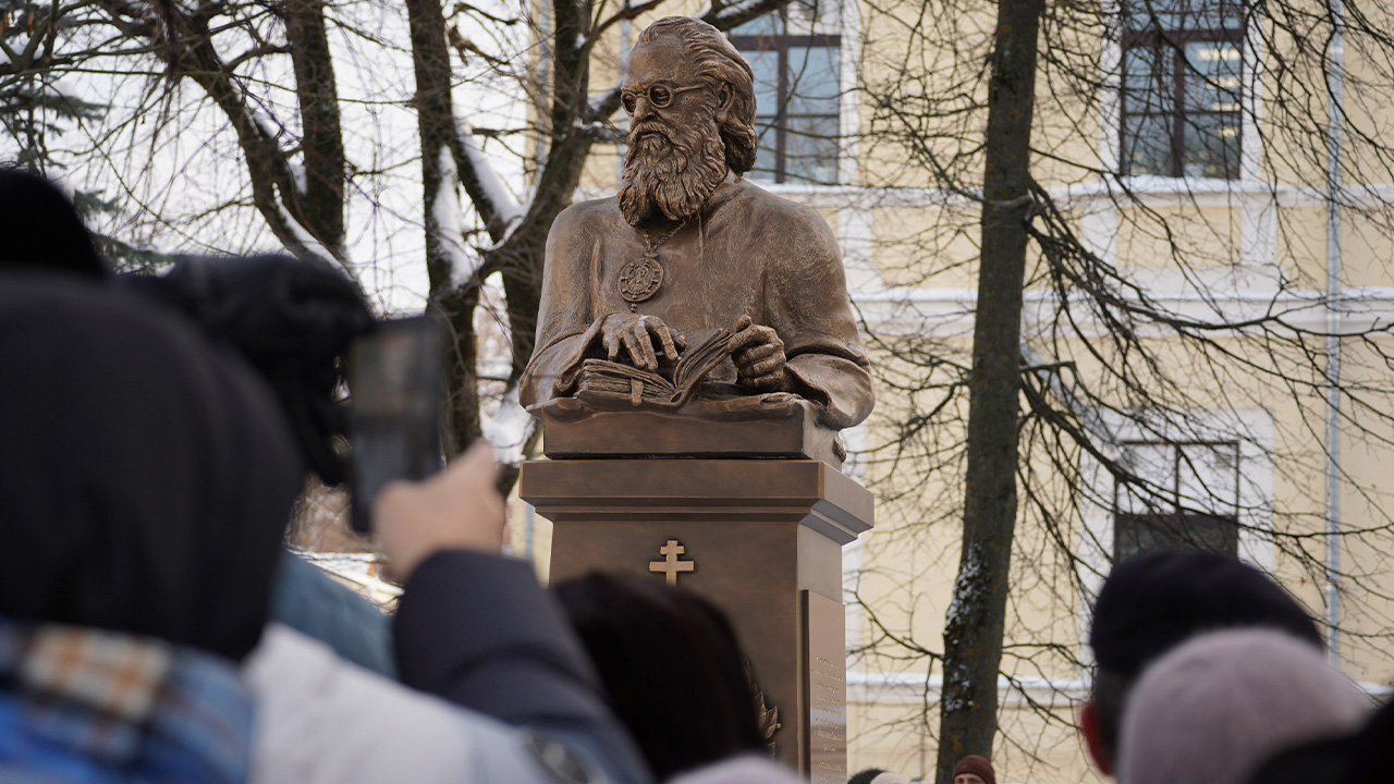 На территории Тверского медуниверситета открыли бюст хирургу Валентину Феликсовичу Войно-Ясенецкому (Луке Крымскому)